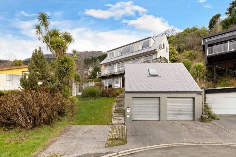 Photo of property in 32 Avalon Crescent, Fernhill, Queenstown, 9300
