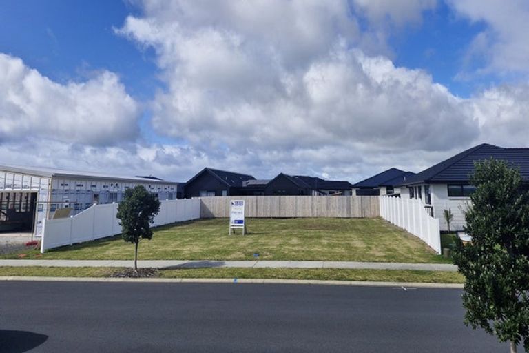 Photo of property in 113 Kaurinui Crescent, One Tree Point, 0118