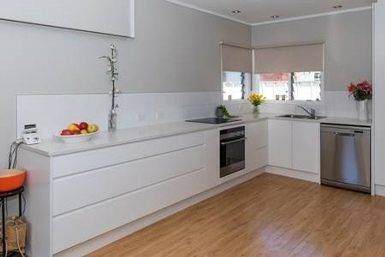 Photo of property in 42a The Esplanade, Eastern Beach, Auckland, 2012