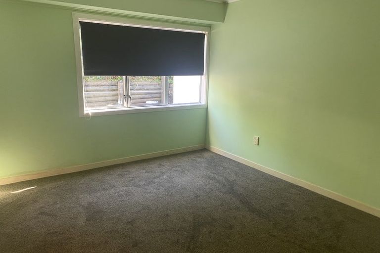 Photo of property in 2/15 Lambrown Drive, Totara Vale, Auckland, 0629