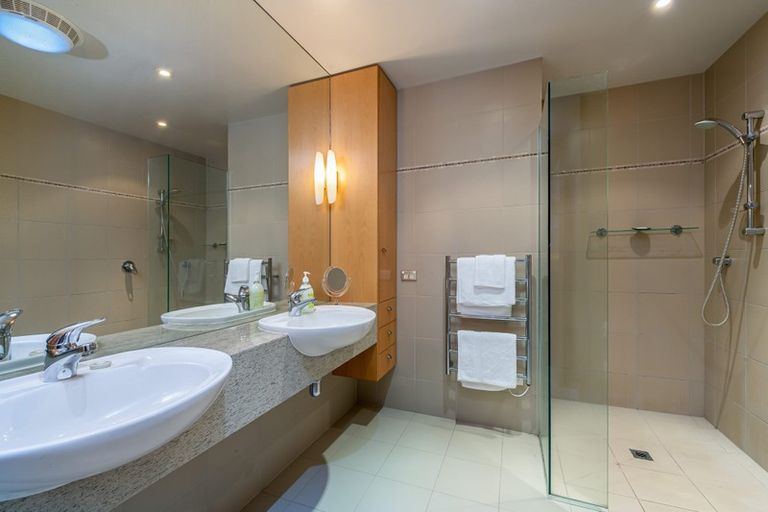 Photo of property in 27 Ocean View Road, Milford, Auckland, 0620