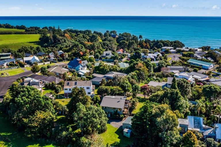 Photo of property in 23 Prudence Place, Oakura, 4314