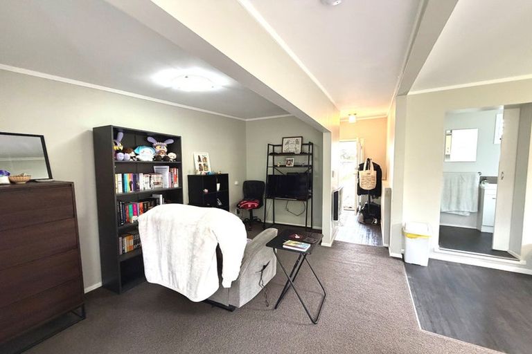 Photo of property in 21 Kamara Road, Glen Eden, Auckland, 0602
