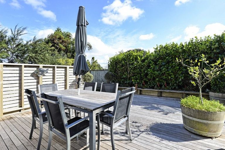 Photo of property in 235g Titirangi Road, Titirangi, Auckland, 0604