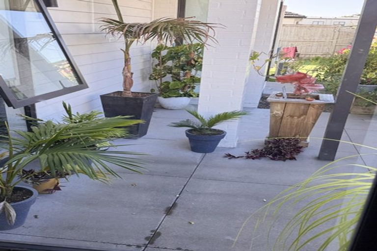 Photo of property in 33 Pepene Avenue, Takanini, 2112