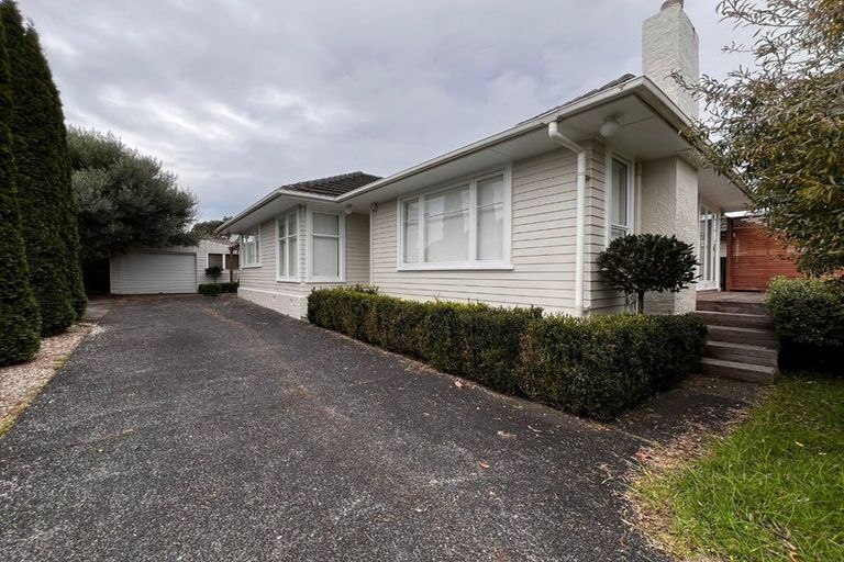 Photo of property in 33 Durham Street, Te Atatu Peninsula, Auckland, 0610