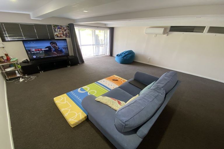 Photo of property in 49a Woodglen Road, Glen Eden, Auckland, 0602