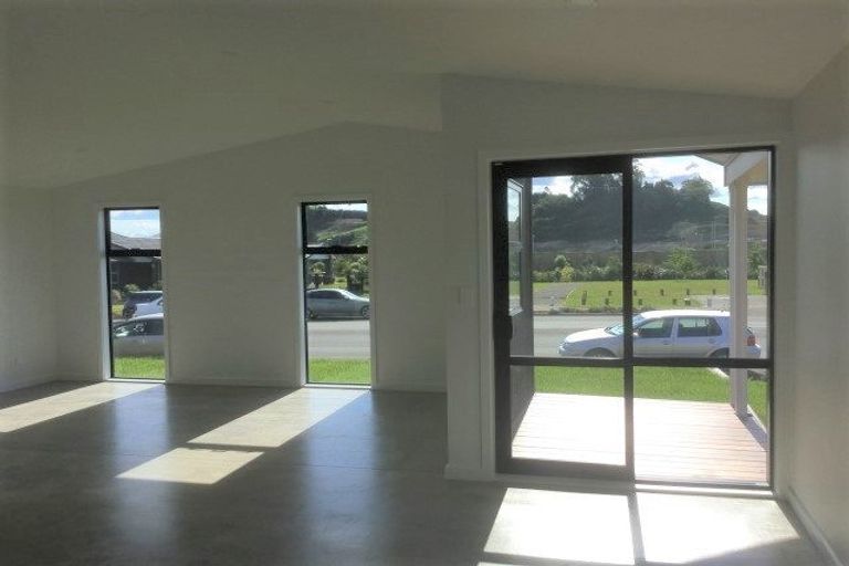 Photo of property in 3 Rochfort Crescent, Pyes Pa, Tauranga, 3112