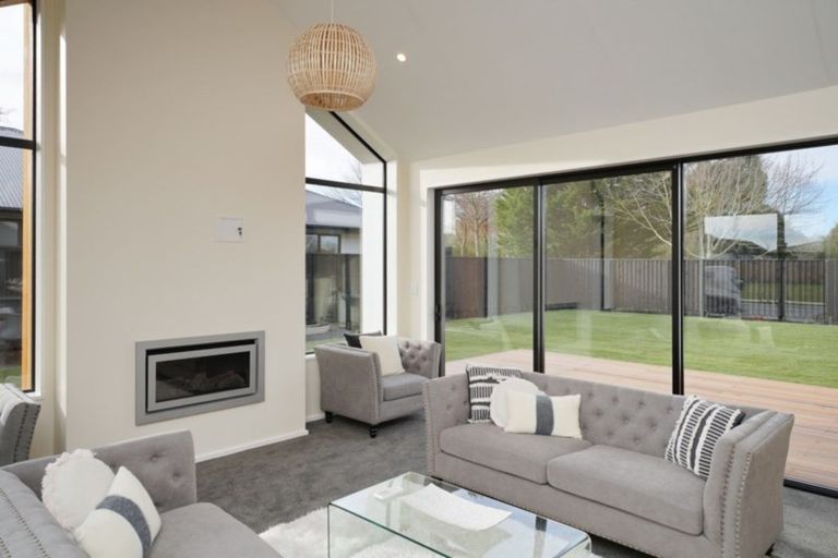 Photo of property in 2 Gerard Place, Rangiora, 7400