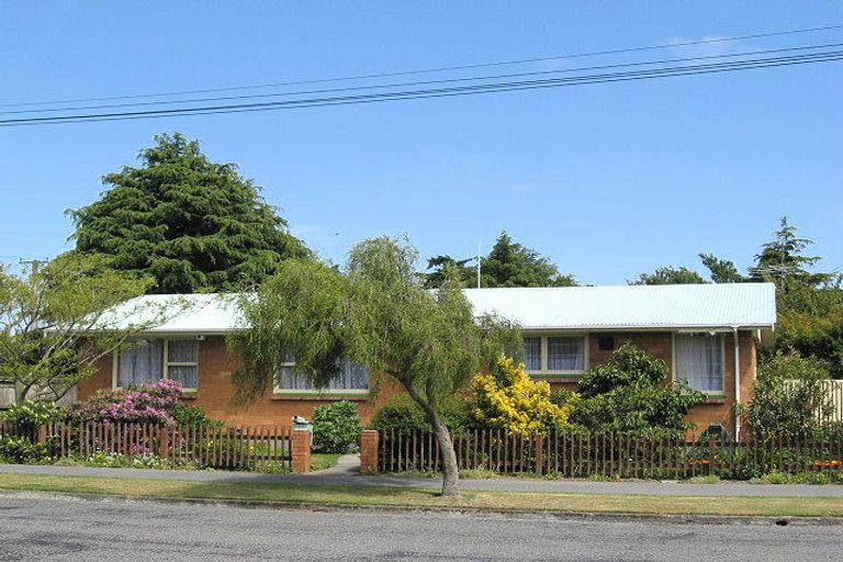 Photo of property in 27 Fovant Street, Russley, Christchurch, 8042
