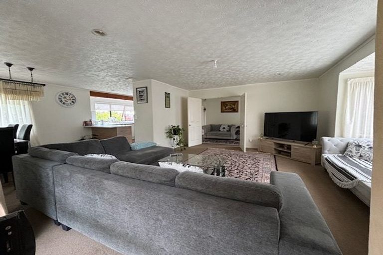 Photo of property in 86 Gosford Drive, Botany Downs, Auckland, 2010