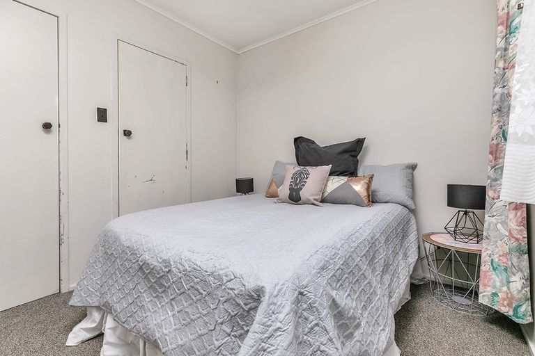 Photo of property in 1/25 Peach Road, Glenfield, Auckland, 0629