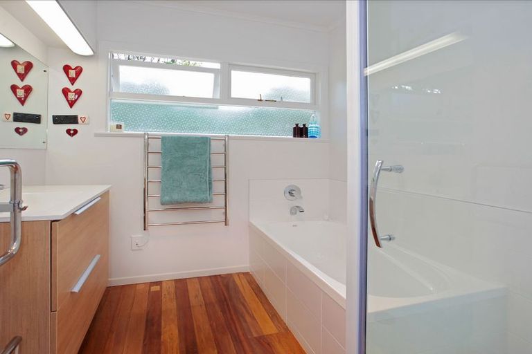 Photo of property in 351 Huia Road, Titirangi, Auckland, 0604