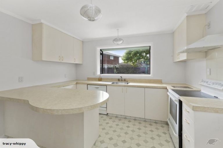 Photo of property in 27 Waddington Drive, Naenae, Lower Hutt, 5011