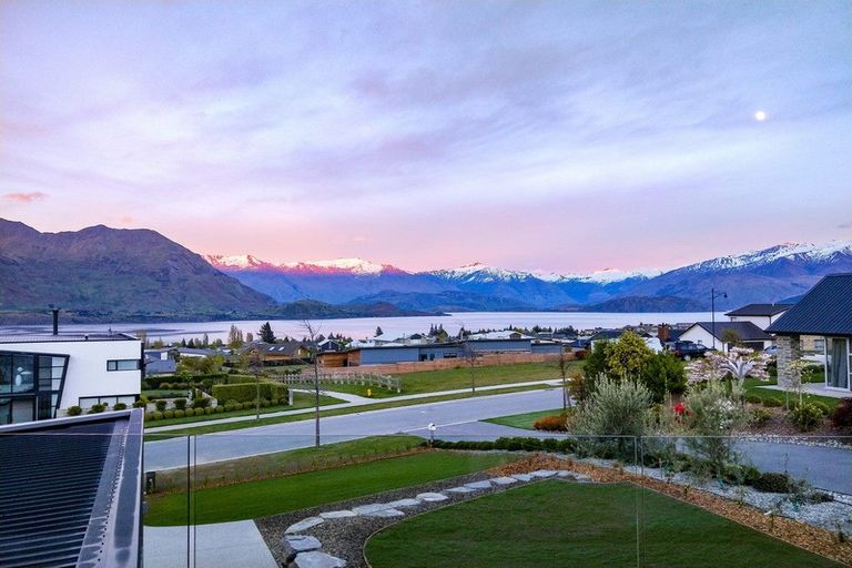 Photo of property in 58 Forest Heights, Wanaka, 9305