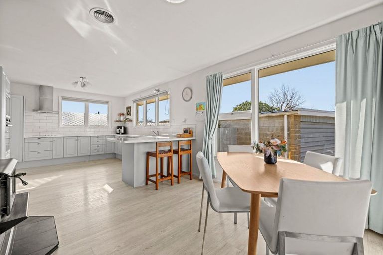 Photo of property in 11 Weston Place, Rangiora, 7400