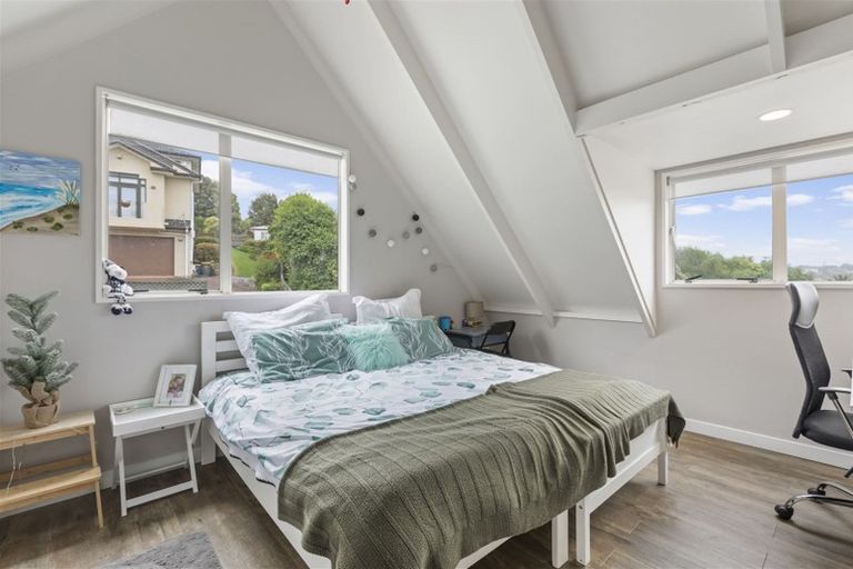 Photo of property in 40 Tyrico Close, Unsworth Heights, Auckland, 0632