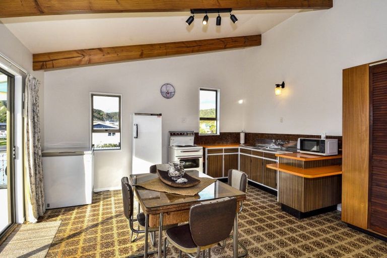 Photo of property in 77 Fortescue Street, Mahia, 4198