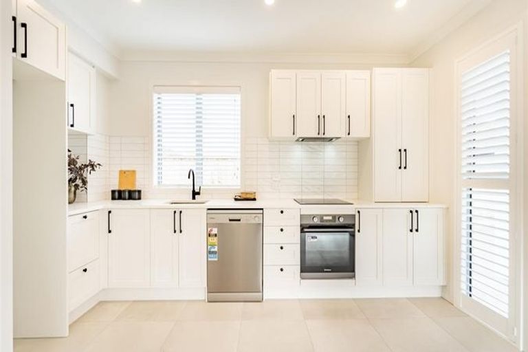 Photo of property in 44b Pine Avenue, Upper Hutt Central, Upper Hutt, 5018