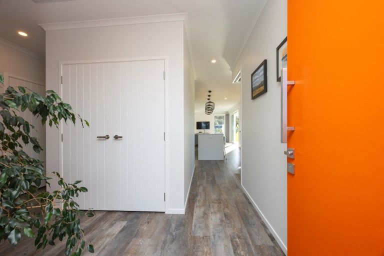 Photo of property in 1 Ashgrove Lane, Ashhurst, Palmerston North, 4470