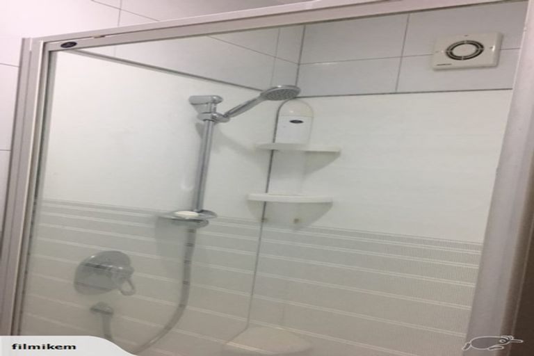 Photo of property in 15 Roband Avenue, Glenfield, Auckland, 0629