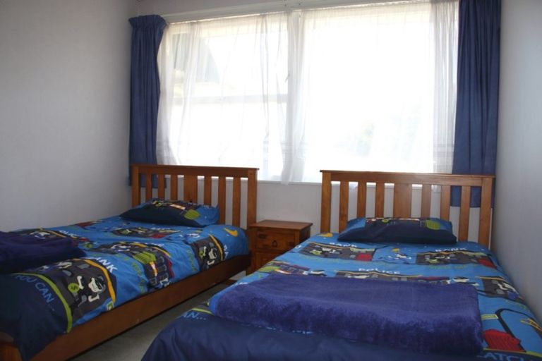 Photo of property in 16 Madison Place, Forrest Hill, Auckland, 0620