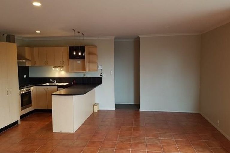 Photo of property in 20 Chesterton Terrace, Henderson, Auckland, 0612