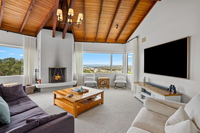 Photo of property in 7 Parr Terrace, Castor Bay, Auckland, 0620