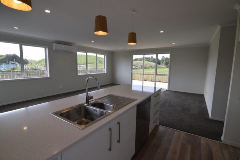 Photo of property in 3 Tapuhikura Street, Waikanae, 5036