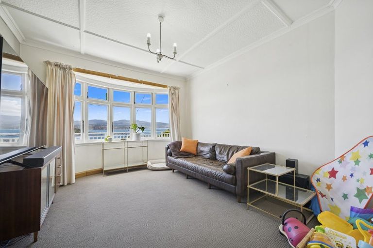 Photo of property in 49 Hungerford Road, Lyall Bay, Wellington, 6022