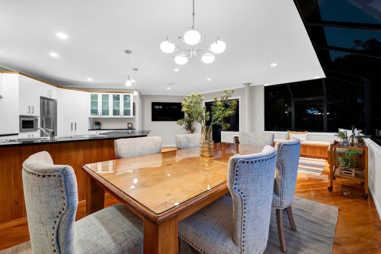 Photo of property in 92 Govett Avenue, Frankleigh Park, New Plymouth, 4310