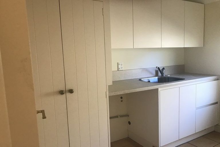 Photo of property in 2/11 Memorial Avenue, Ilam, Christchurch, 8053