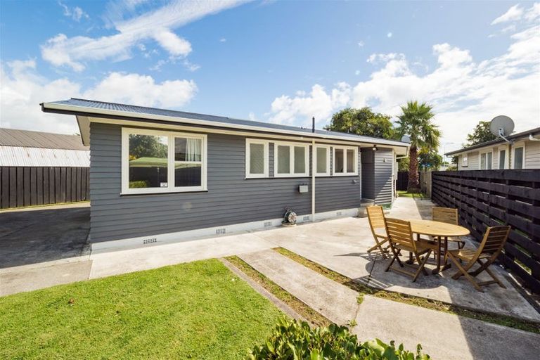 Photo of property in 22 Rhodes Drive, Kelvin Grove, Palmerston North, 4414