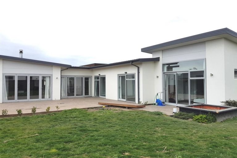 Photo of property in 9 Crown Close, Prebbleton, 7604