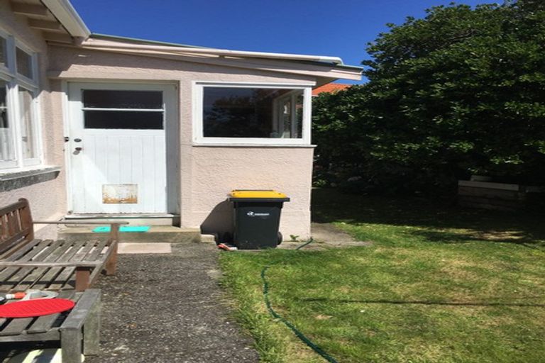 Photo of property in 74 Hargest Crescent, Saint Clair, Dunedin, 9012