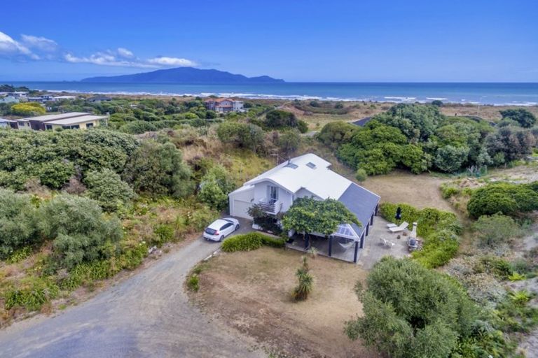 Photo of property in 100 Paetawa Road, Peka Peka, Waikanae, 5391