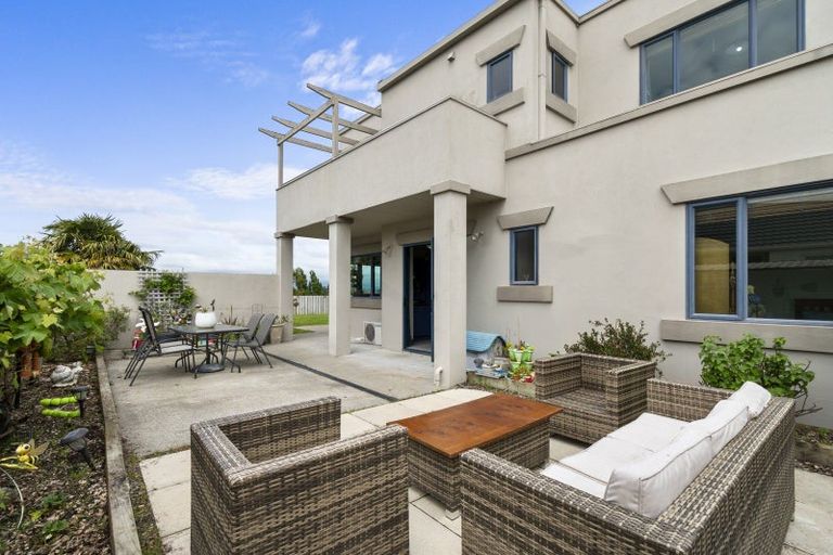 Photo of property in 55 Royal Oak Drive, Kelvin Grove, Palmerston North, 4414