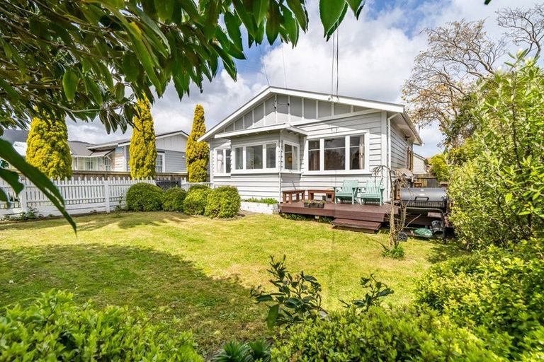 Photo of property in 15 Randwick Crescent, Moera, Lower Hutt, 5010