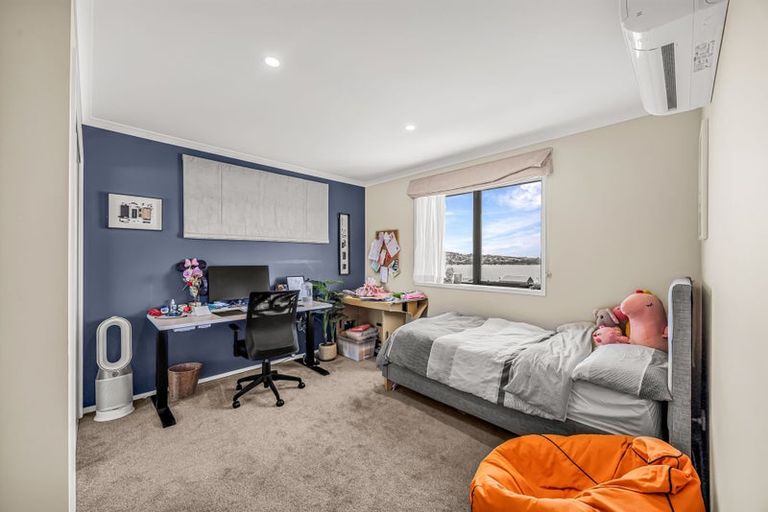 Photo of property in 29 Margaret Shields Avenue, Aotea, Porirua, 5024