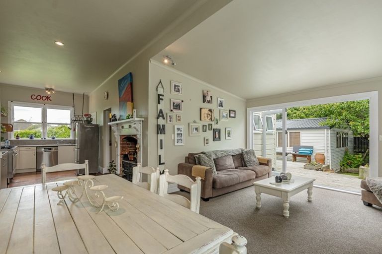 Photo of property in 2 Johnston Street, Foxton, 4814