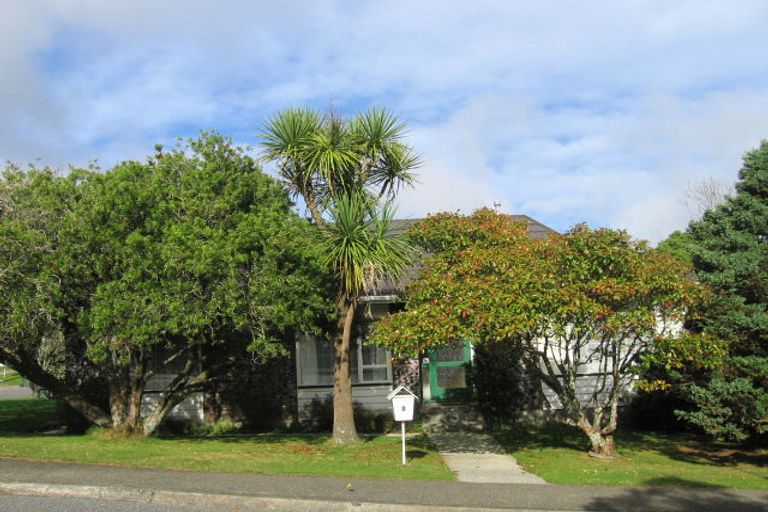 Photo of property in 1 Haast Close, Kelson, Lower Hutt, 5010
