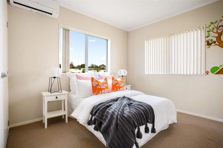 Photo of property in 8 Jezero Drive, Massey, Auckland, 0614