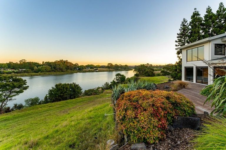Photo of property in 111 Riverland Road, Kumeu, 0892