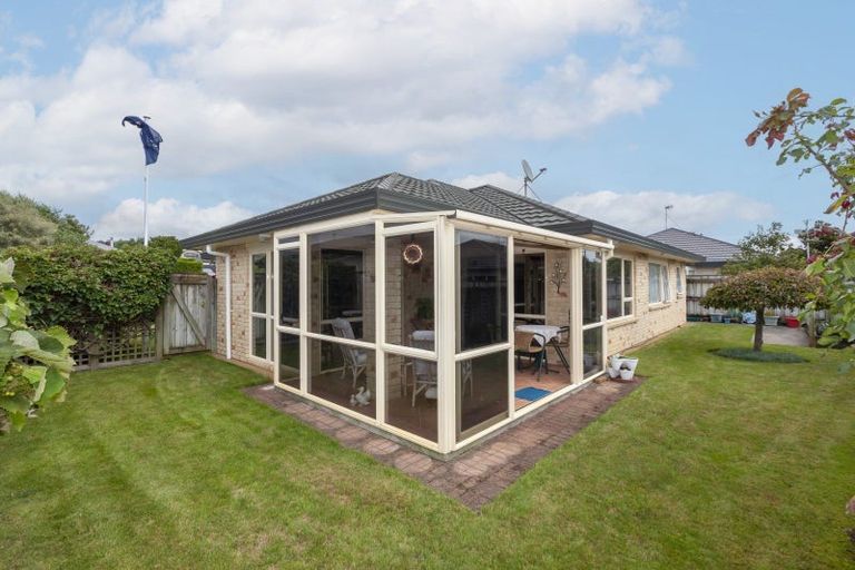 Photo of property in 90 Realm Drive, Paraparaumu, 5032