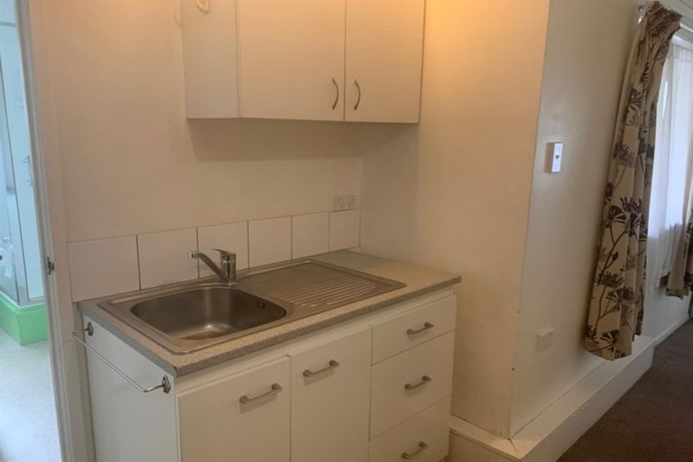 Photo of property in 727 Swanson Road, Swanson, Auckland, 0612