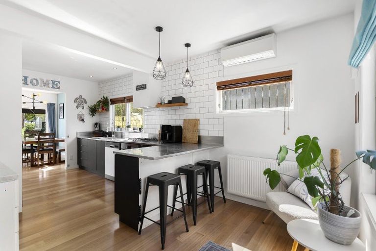 Photo of property in 25 Marine Parade, Eastbourne, Lower Hutt, 5013