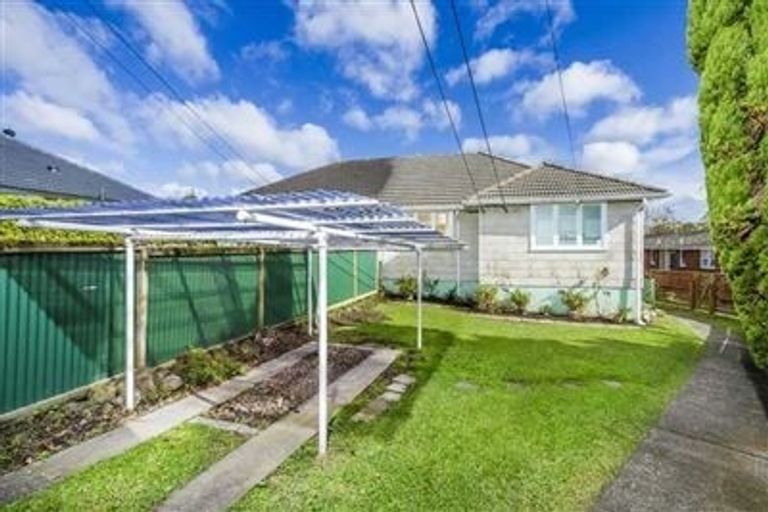 Photo of property in 17a Fraser Road, Narrow Neck, Auckland, 0624
