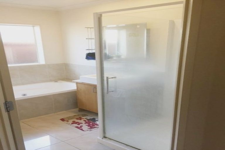 Photo of property in 16 Monash Place, Flat Bush, Auckland, 2016