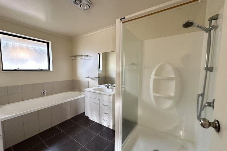 Photo of property in 10 Nimstedt Avenue, Oteha, Auckland, 0632