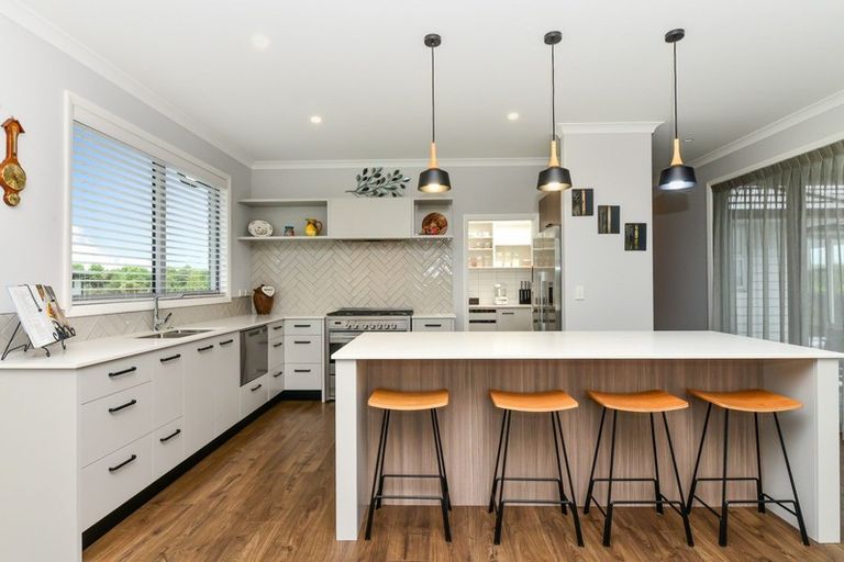 Photo of property in 33 Mike Smith Drive, Cambridge, 3434